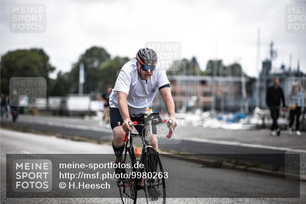 16.08.2026 - KN Förde Triathlon 2026 H.Heesch http://msf.ph/oto/9980263 16.08.2026 11:44:04 Radfahren 351, 421, 801 meine-sportfotos.de