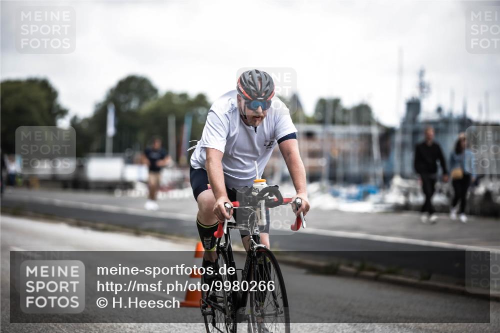 16.08.2026 - KN Förde Triathlon 2026 H.Heesch http://msf.ph/oto/9980266 16.08.2026 11:44:04 Radfahren 351, 421, 801 meine-sportfotos.de