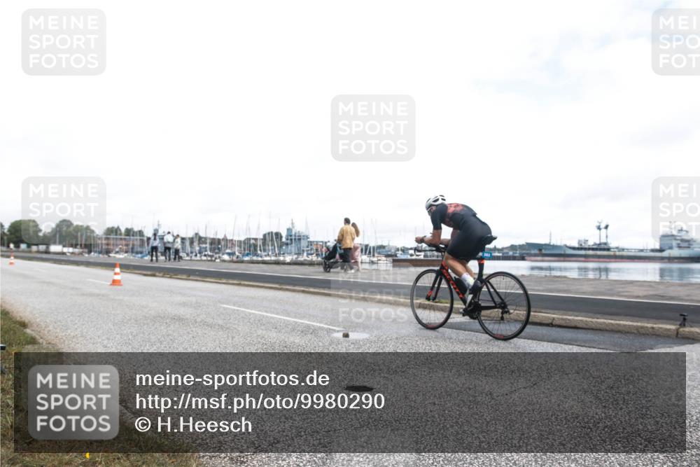 16.08.2026 - KN Förde Triathlon 2026 H.Heesch http://msf.ph/oto/9980290 16.08.2026 11:27:03 Radfahren 343, 345, 361, 371, 382, 383, 412, 435 meine-sportfotos.de