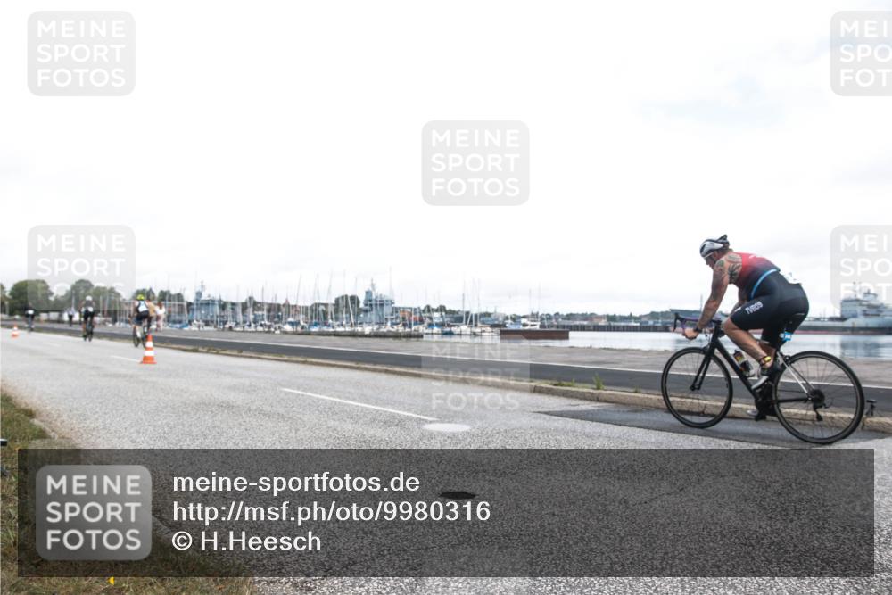 16.08.2026 - KN Förde Triathlon 2026 H.Heesch http://msf.ph/oto/9980316 16.08.2026 11:27:28 Radfahren 417, 437 meine-sportfotos.de