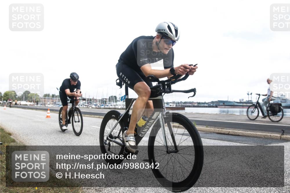16.08.2026 - KN Förde Triathlon 2026 H.Heesch http://msf.ph/oto/9980342 16.08.2026 11:28:03 Radfahren 301, 356 meine-sportfotos.de