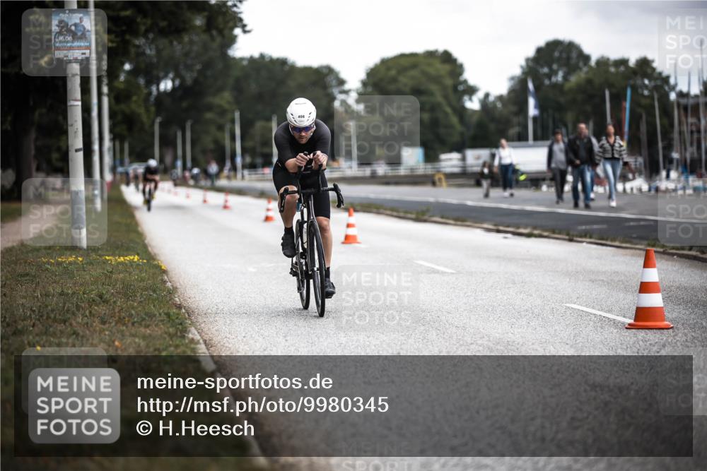 16.08.2026 - KN Förde Triathlon 2026 H.Heesch http://msf.ph/oto/9980345 16.08.2026 11:44:35 Radfahren 376, 392 meine-sportfotos.de