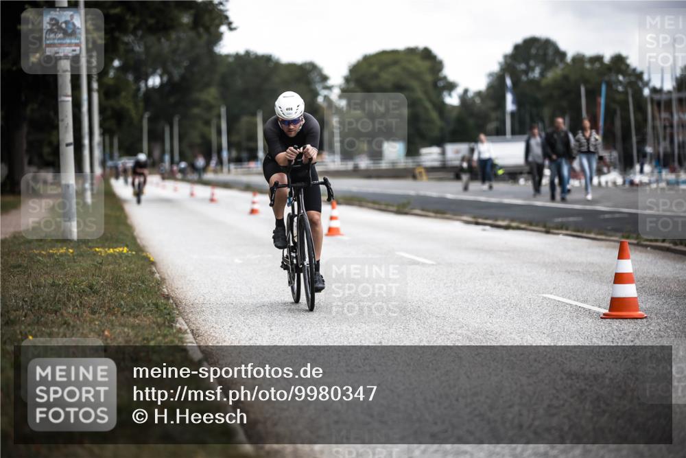 16.08.2026 - KN Förde Triathlon 2026 H.Heesch http://msf.ph/oto/9980347 16.08.2026 11:44:35 Radfahren 376, 392 meine-sportfotos.de