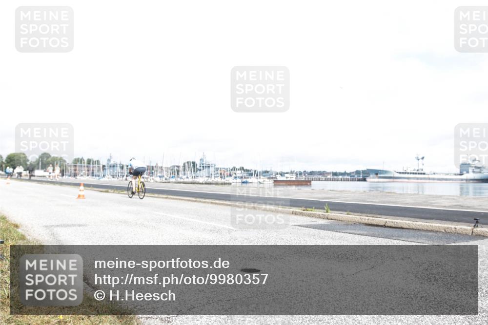 16.08.2026 - KN Förde Triathlon 2026 H.Heesch http://msf.ph/oto/9980357 16.08.2026 11:28:26 Radfahren 353, 402, 413 meine-sportfotos.de