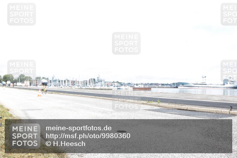16.08.2026 - KN Förde Triathlon 2026 H.Heesch http://msf.ph/oto/9980360 16.08.2026 11:28:26 Radfahren 353, 402, 413 meine-sportfotos.de