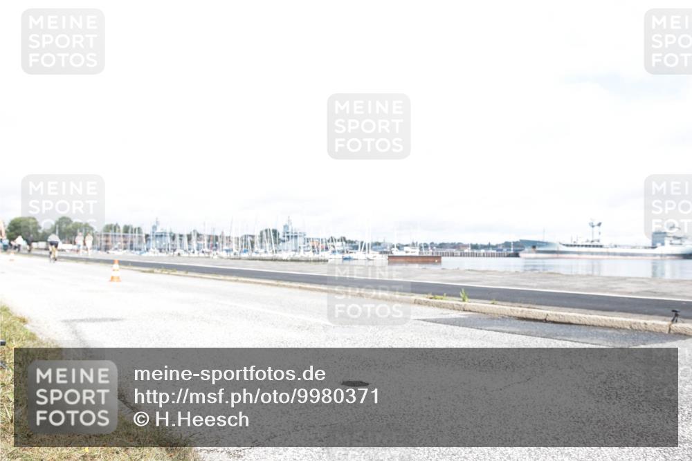 16.08.2026 - KN Förde Triathlon 2026 H.Heesch http://msf.ph/oto/9980371 16.08.2026 11:28:28 Radfahren 353, 402 meine-sportfotos.de
