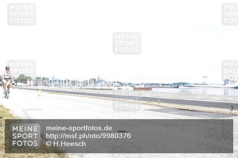 16.08.2026 - KN Förde Triathlon 2026 H.Heesch http://msf.ph/oto/9980376 16.08.2026 11:28:29 Radfahren 353, 402 meine-sportfotos.de