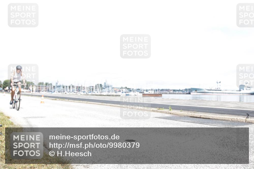 16.08.2026 - KN Förde Triathlon 2026 H.Heesch http://msf.ph/oto/9980379 16.08.2026 11:28:29 Radfahren 353, 402 meine-sportfotos.de