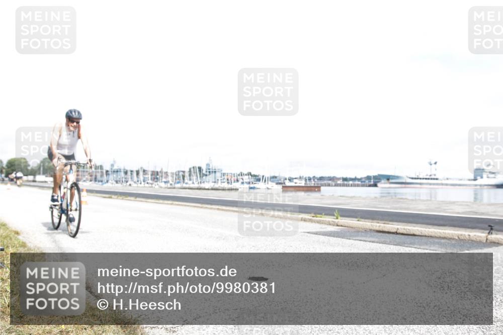 16.08.2026 - KN Förde Triathlon 2026 H.Heesch http://msf.ph/oto/9980381 16.08.2026 11:28:29 Radfahren 353, 402 meine-sportfotos.de