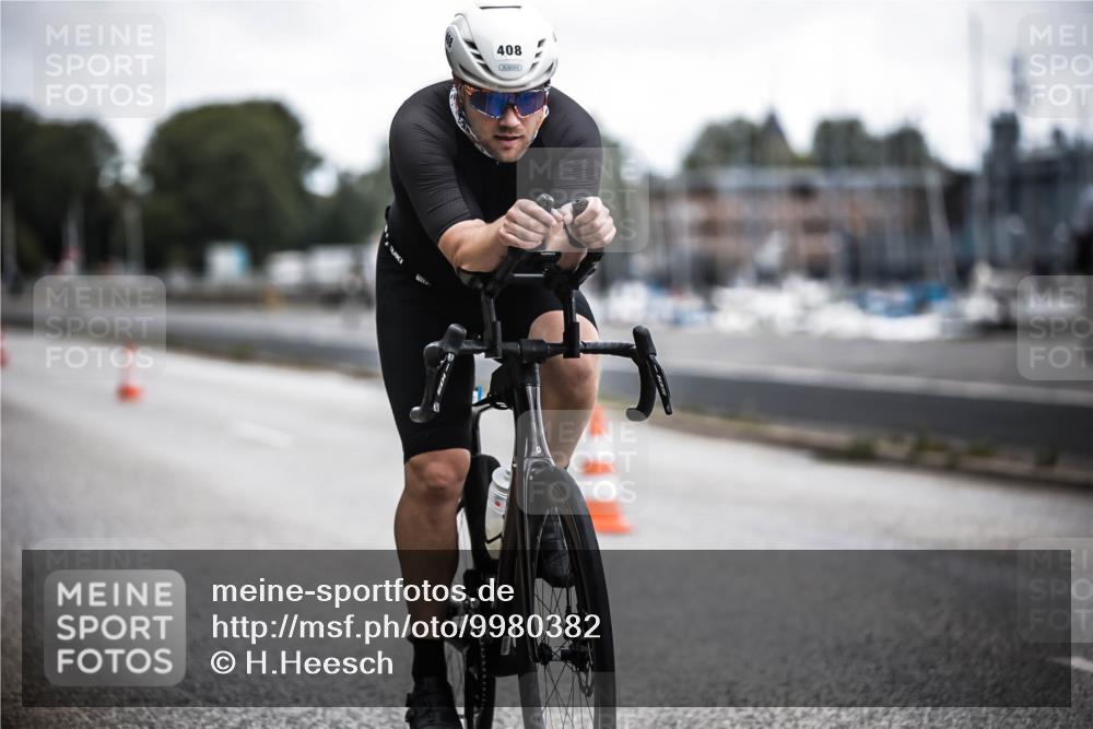 16.08.2026 - KN Förde Triathlon 2026 H.Heesch http://msf.ph/oto/9980382 16.08.2026 11:44:36 Radfahren 376, 392 meine-sportfotos.de