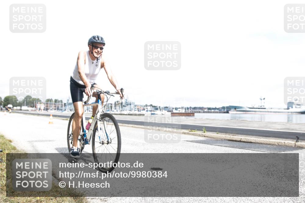16.08.2026 - KN Förde Triathlon 2026 H.Heesch http://msf.ph/oto/9980384 16.08.2026 11:28:30 Radfahren 353, 402 meine-sportfotos.de