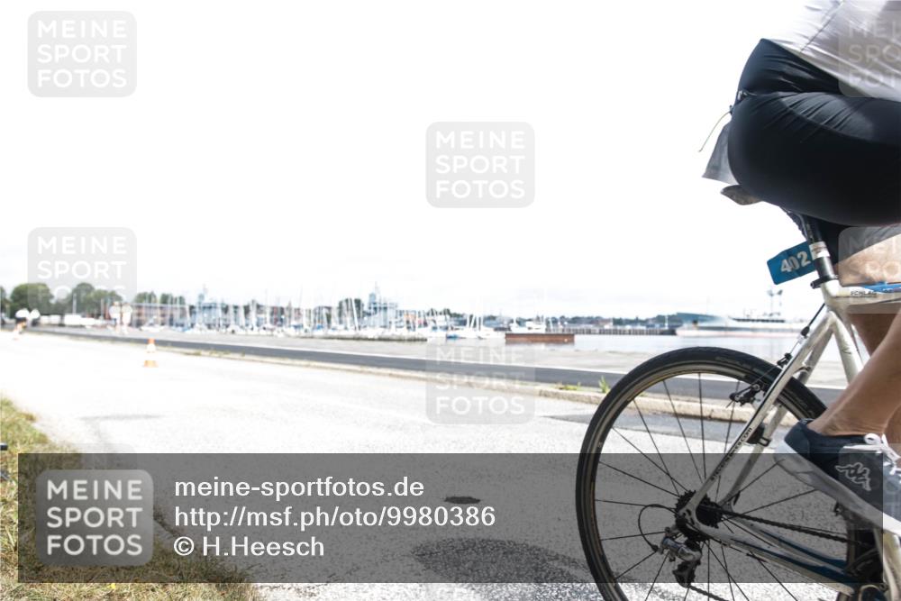 16.08.2026 - KN Förde Triathlon 2026 H.Heesch http://msf.ph/oto/9980386 16.08.2026 11:28:30 Radfahren 353, 402 meine-sportfotos.de