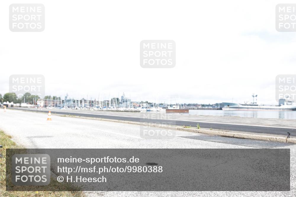 16.08.2026 - KN Förde Triathlon 2026 H.Heesch http://msf.ph/oto/9980388 16.08.2026 11:28:30 Radfahren 353, 402 meine-sportfotos.de
