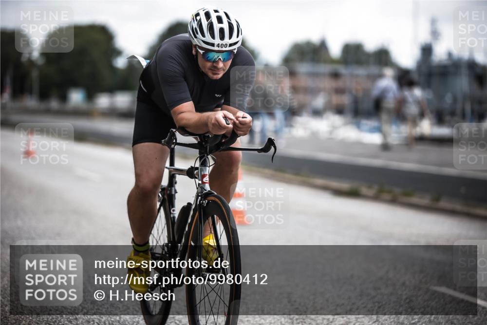 16.08.2026 - KN Förde Triathlon 2026 H.Heesch http://msf.ph/oto/9980412 16.08.2026 11:44:42 Radfahren 376, 392 meine-sportfotos.de