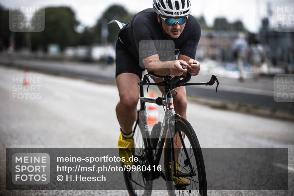 16.08.2026 - KN Förde Triathlon 2026 H.Heesch http://msf.ph/oto/9980416 16.08.2026 11:44:42 Radfahren 376, 392 meine-sportfotos.de