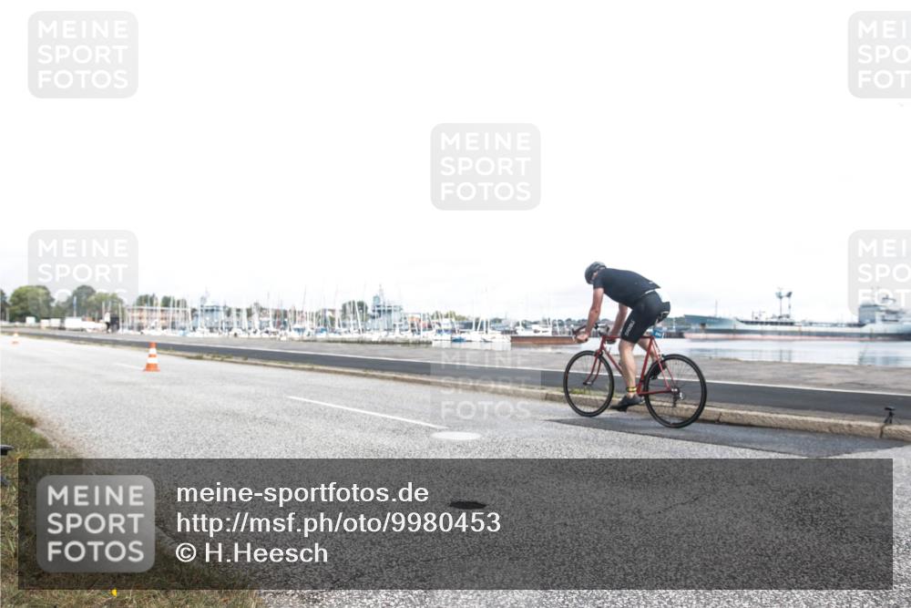 16.08.2026 - KN Förde Triathlon 2026 H.Heesch http://msf.ph/oto/9980453 16.08.2026 11:29:48 Radfahren 323, 327 meine-sportfotos.de