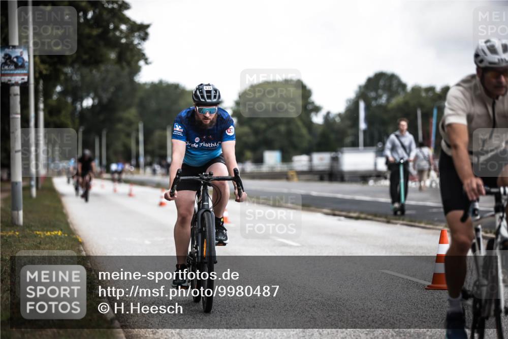 16.08.2026 - KN Förde Triathlon 2026 H.Heesch http://msf.ph/oto/9980487 16.08.2026 11:45:01 Radfahren 409, 422, 438, 439 meine-sportfotos.de