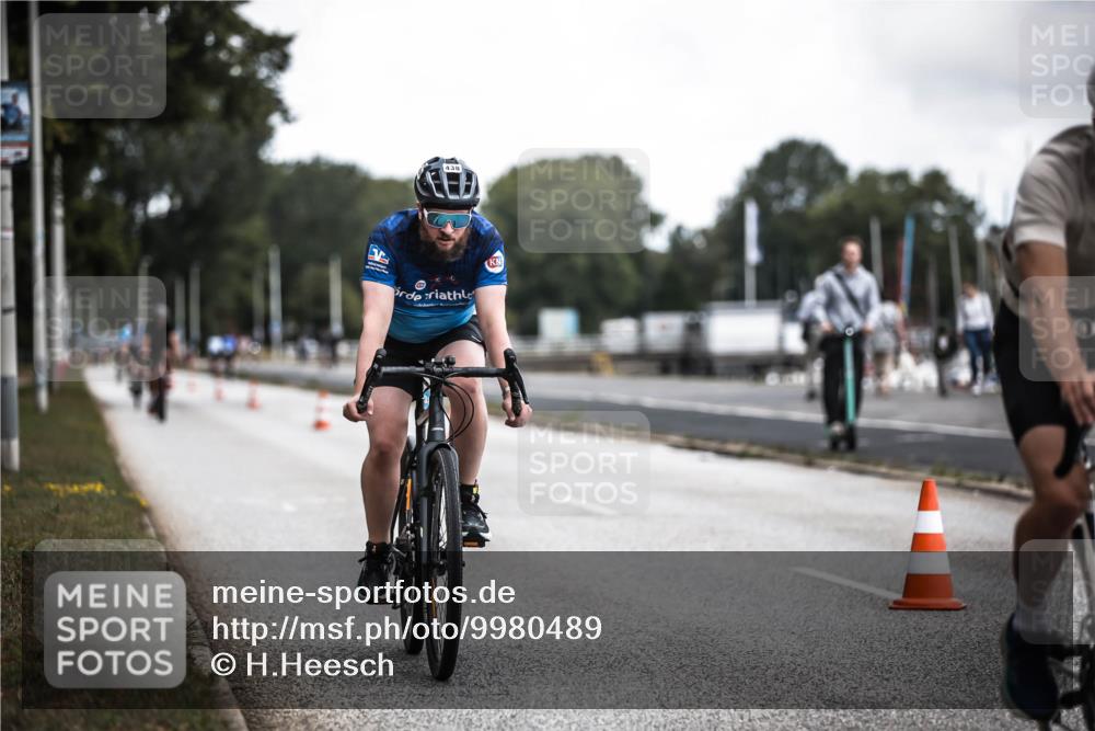 16.08.2026 - KN Förde Triathlon 2026 H.Heesch http://msf.ph/oto/9980489 16.08.2026 11:45:01 Radfahren 409, 422, 438, 439 meine-sportfotos.de