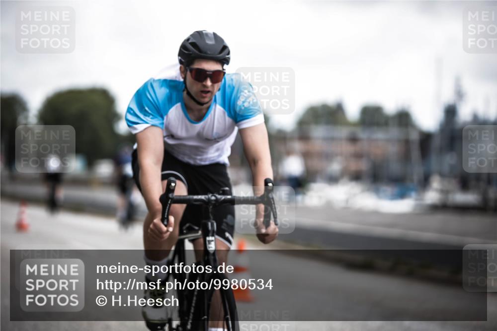 16.08.2026 - KN Förde Triathlon 2026 H.Heesch http://msf.ph/oto/9980534 16.08.2026 11:45:08 Radfahren  meine-sportfotos.de