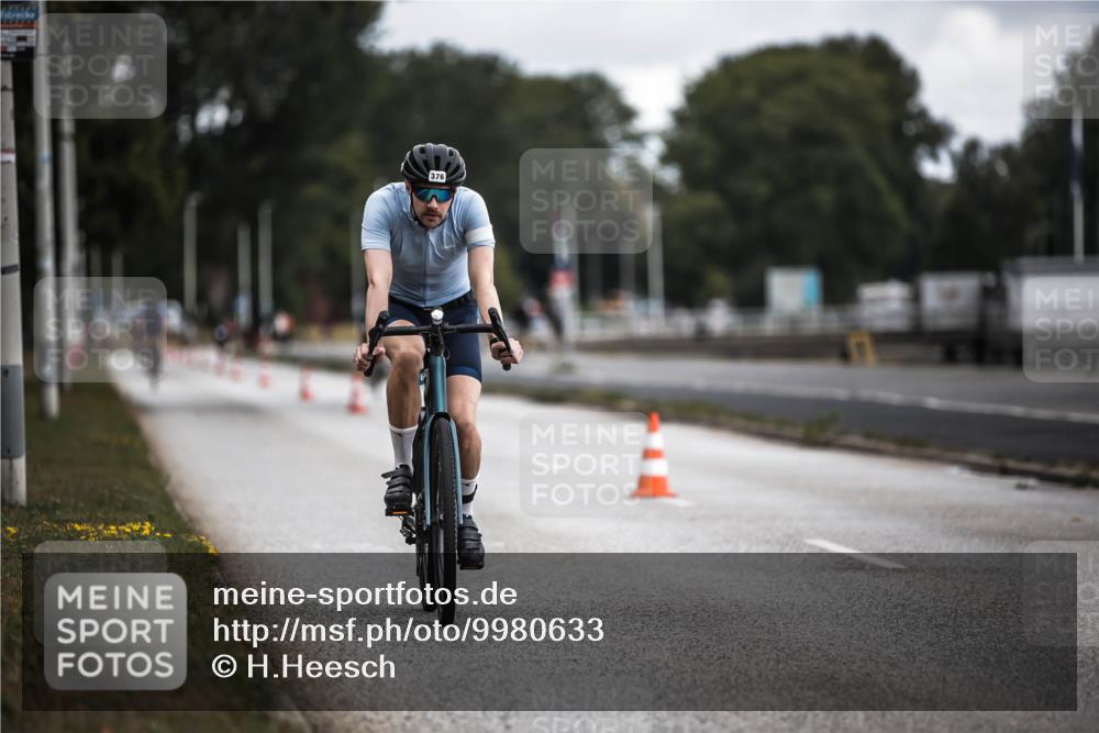 16.08.2026 - KN Förde Triathlon 2026 H.Heesch http://msf.ph/oto/9980633 16.08.2026 11:47:18 Radfahren  meine-sportfotos.de