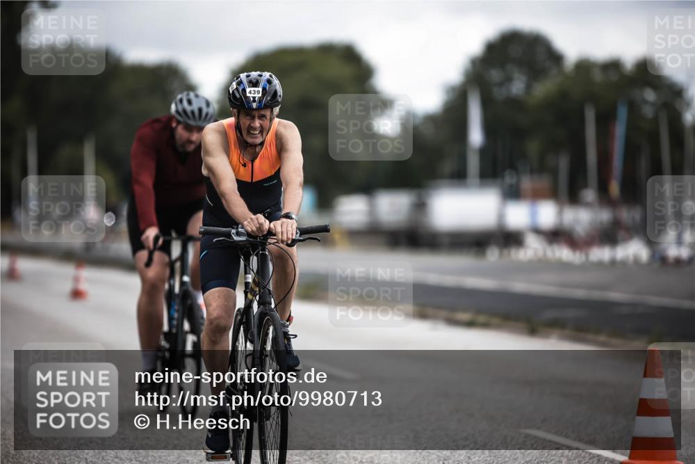 16.08.2026 - KN Förde Triathlon 2026 H.Heesch http://msf.ph/oto/9980713 16.08.2026 11:48:02 Radfahren 417, 439 meine-sportfotos.de