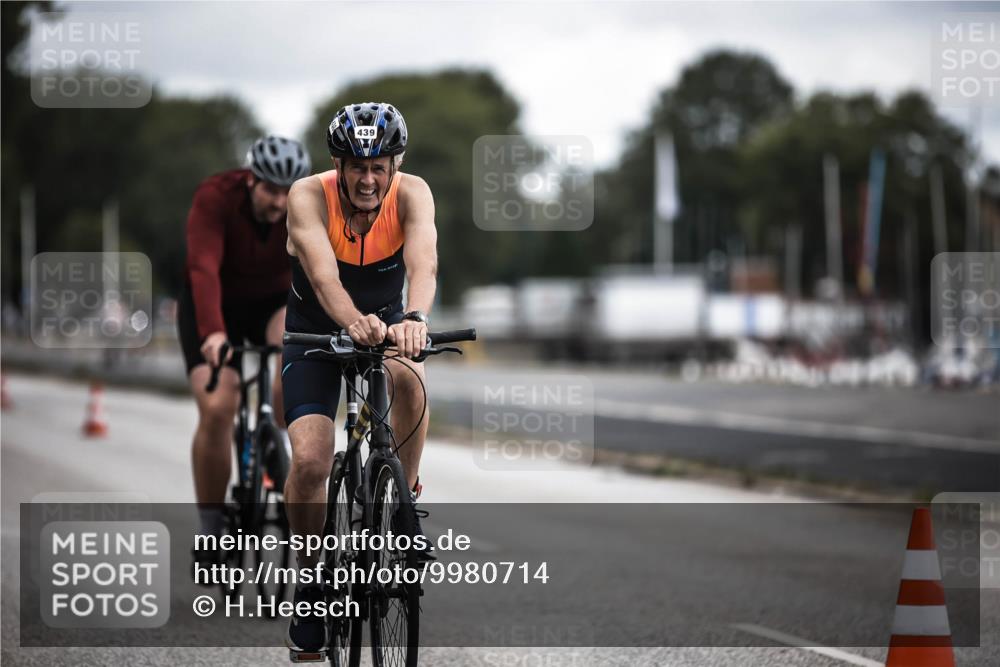 16.08.2026 - KN Förde Triathlon 2026 H.Heesch http://msf.ph/oto/9980714 16.08.2026 11:48:02 Radfahren 417, 439 meine-sportfotos.de