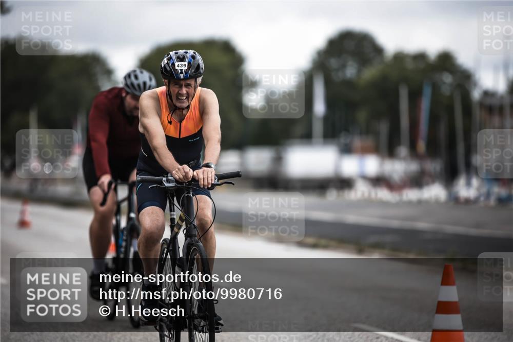 16.08.2026 - KN Förde Triathlon 2026 H.Heesch http://msf.ph/oto/9980716 16.08.2026 11:48:02 Radfahren 417, 439 meine-sportfotos.de