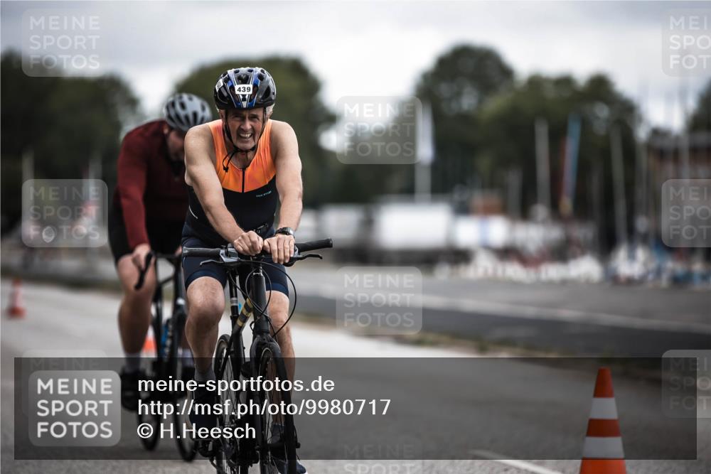 16.08.2026 - KN Förde Triathlon 2026 H.Heesch http://msf.ph/oto/9980717 16.08.2026 11:48:02 Radfahren 417, 439 meine-sportfotos.de