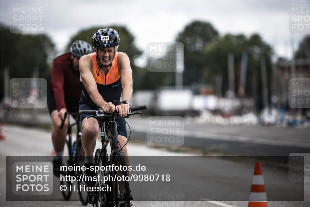 16.08.2026 - KN Förde Triathlon 2026 H.Heesch http://msf.ph/oto/9980718 16.08.2026 11:48:02 Radfahren 417, 439 meine-sportfotos.de