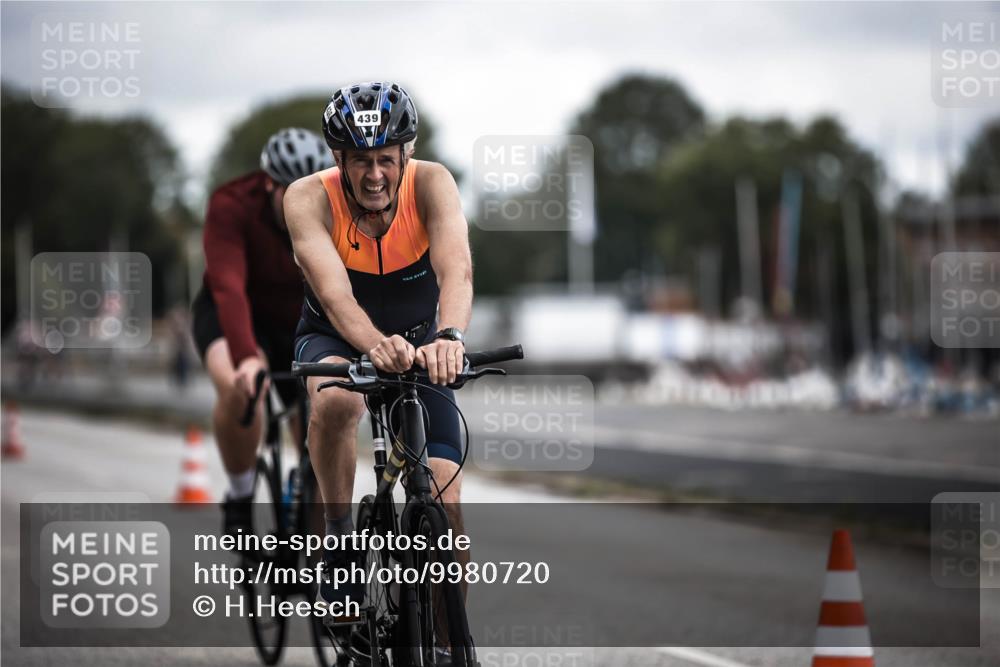 16.08.2026 - KN Förde Triathlon 2026 H.Heesch http://msf.ph/oto/9980720 16.08.2026 11:48:02 Radfahren 417, 439 meine-sportfotos.de