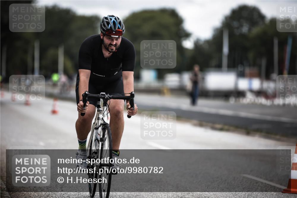 16.08.2026 - KN Förde Triathlon 2026 H.Heesch http://msf.ph/oto/9980782 16.08.2026 11:48:34 Radfahren  meine-sportfotos.de