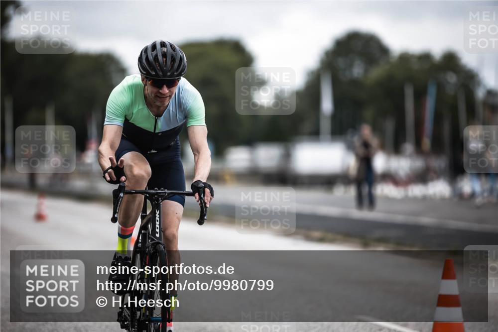 16.08.2026 - KN Förde Triathlon 2026 H.Heesch http://msf.ph/oto/9980799 16.08.2026 11:48:44 Radfahren 334, 432 meine-sportfotos.de