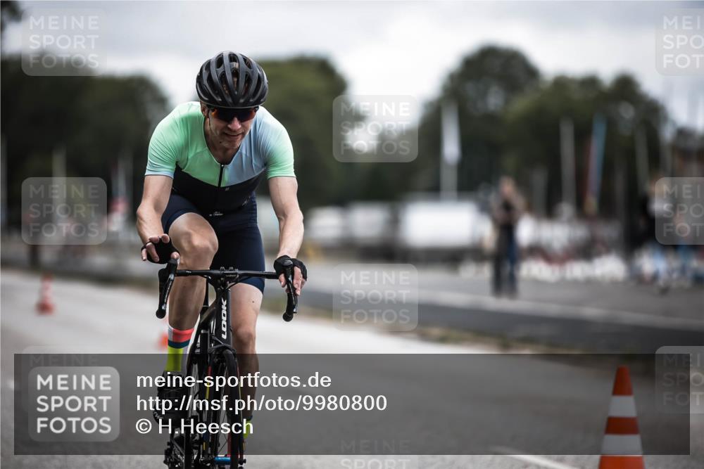 16.08.2026 - KN Förde Triathlon 2026 H.Heesch http://msf.ph/oto/9980800 16.08.2026 11:48:44 Radfahren 334, 432 meine-sportfotos.de