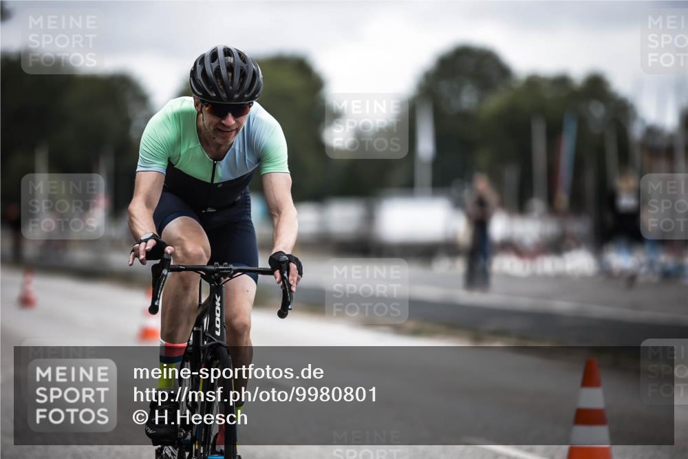 16.08.2026 - KN Förde Triathlon 2026 H.Heesch http://msf.ph/oto/9980801 16.08.2026 11:48:44 Radfahren 334, 432 meine-sportfotos.de