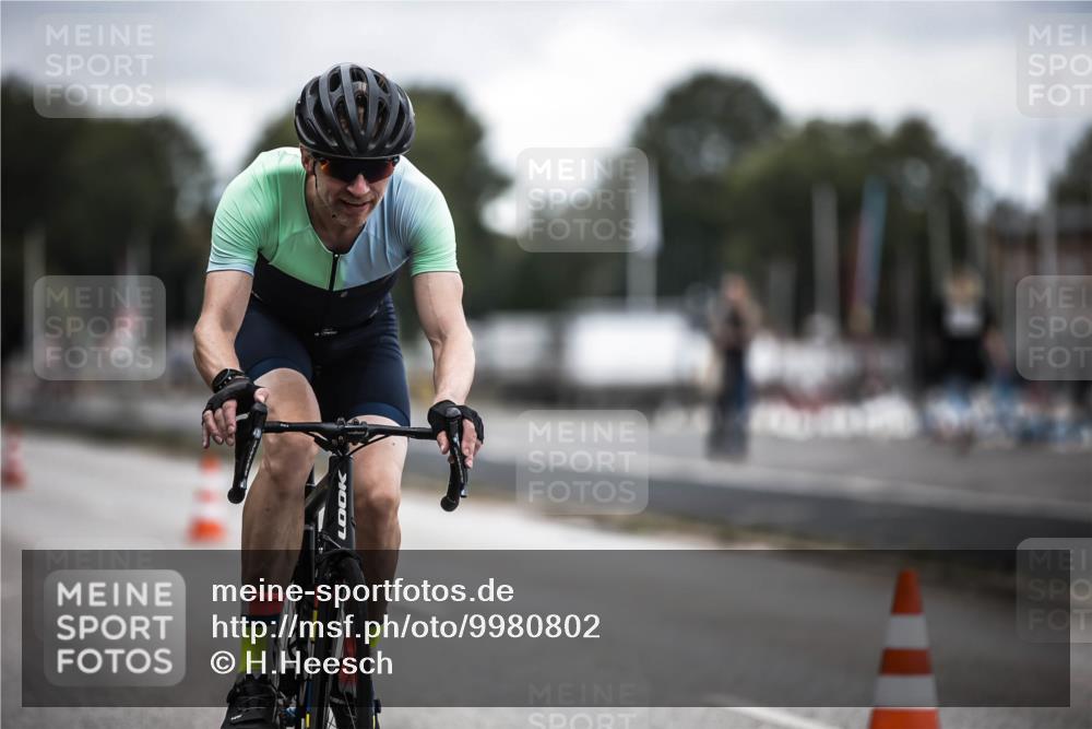 16.08.2026 - KN Förde Triathlon 2026 H.Heesch http://msf.ph/oto/9980802 16.08.2026 11:48:44 Radfahren 334, 432 meine-sportfotos.de