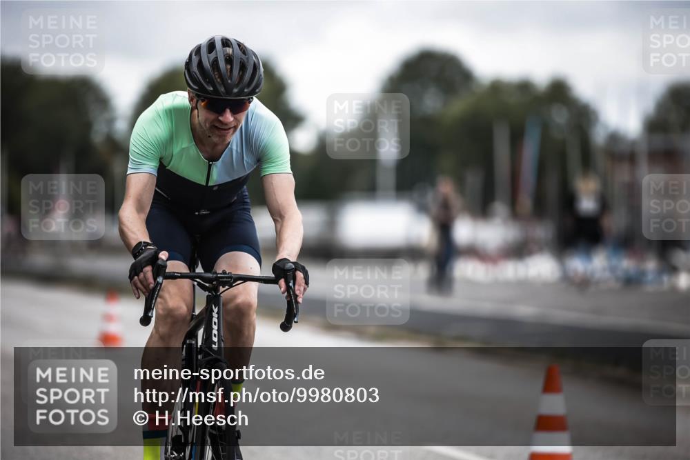 16.08.2026 - KN Förde Triathlon 2026 H.Heesch http://msf.ph/oto/9980803 16.08.2026 11:48:44 Radfahren 334, 432 meine-sportfotos.de