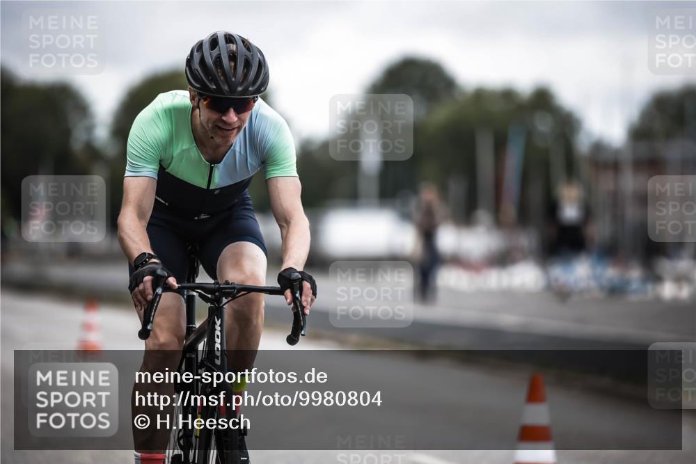 16.08.2026 - KN Förde Triathlon 2026 H.Heesch http://msf.ph/oto/9980804 16.08.2026 11:48:44 Radfahren 334, 432 meine-sportfotos.de