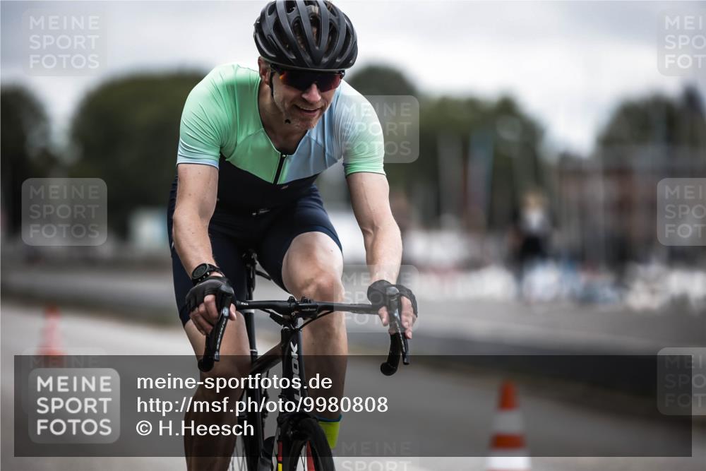 16.08.2026 - KN Förde Triathlon 2026 H.Heesch http://msf.ph/oto/9980808 16.08.2026 11:48:44 Radfahren 334, 432 meine-sportfotos.de