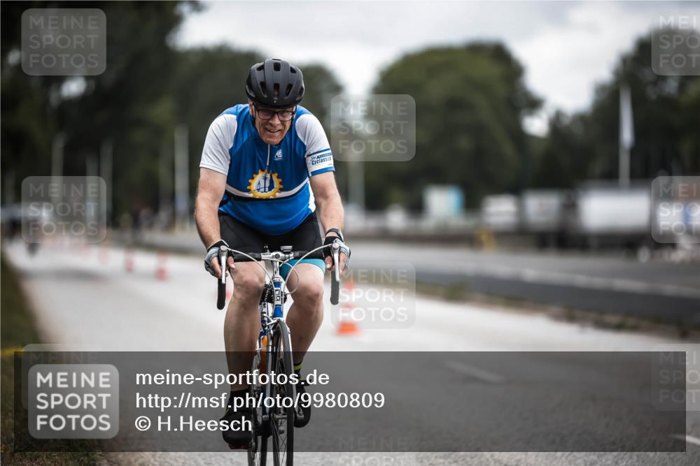 16.08.2026 - KN Förde Triathlon 2026 H.Heesch http://msf.ph/oto/9980809 16.08.2026 11:48:49 Radfahren 402, 415, 432 meine-sportfotos.de