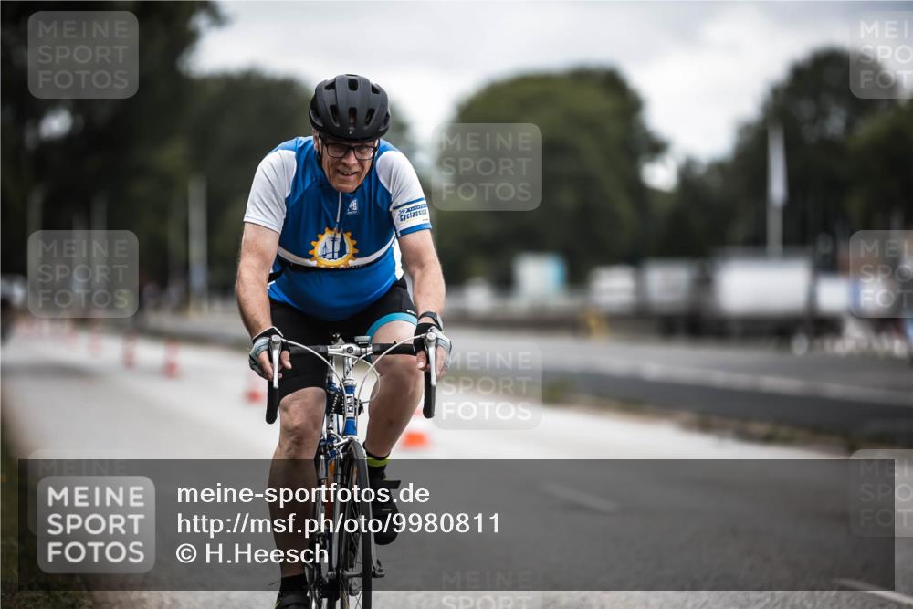 16.08.2026 - KN Förde Triathlon 2026 H.Heesch http://msf.ph/oto/9980811 16.08.2026 11:48:49 Radfahren 402, 415, 432 meine-sportfotos.de