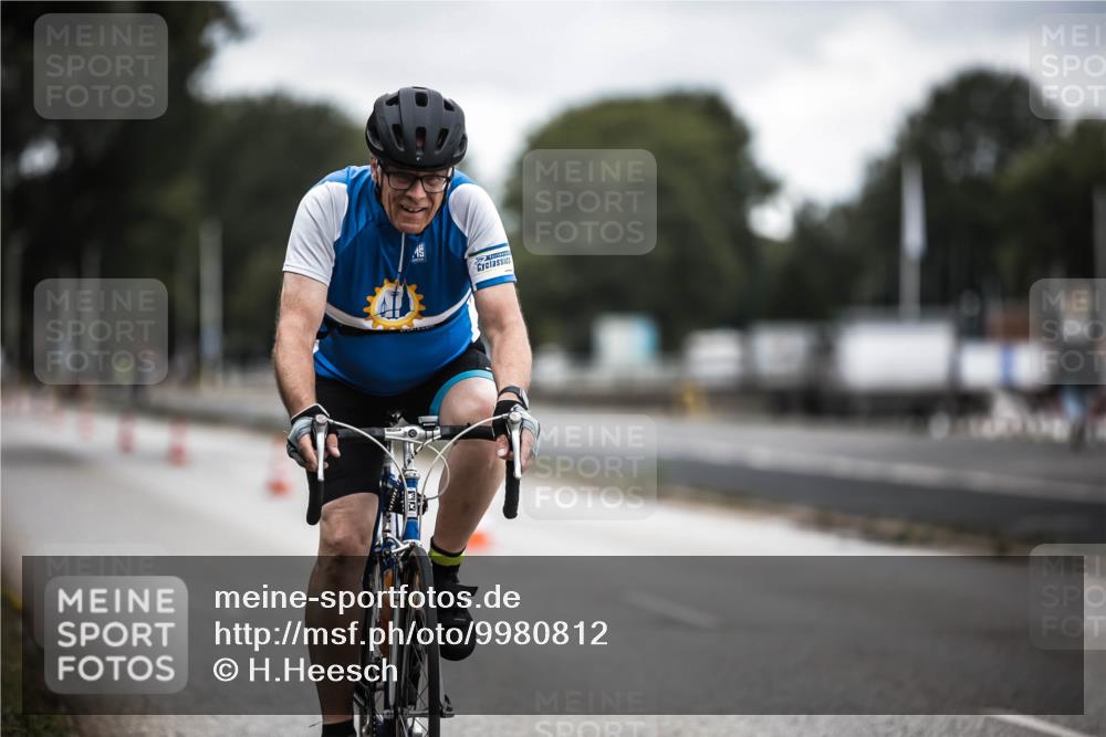 16.08.2026 - KN Förde Triathlon 2026 H.Heesch http://msf.ph/oto/9980812 16.08.2026 11:48:49 Radfahren 402, 415, 432 meine-sportfotos.de