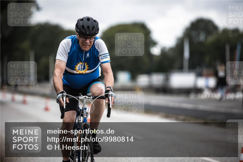 16.08.2026 - KN Förde Triathlon 2026 H.Heesch http://msf.ph/oto/9980814 16.08.2026 11:48:49 Radfahren 402, 415, 432 meine-sportfotos.de