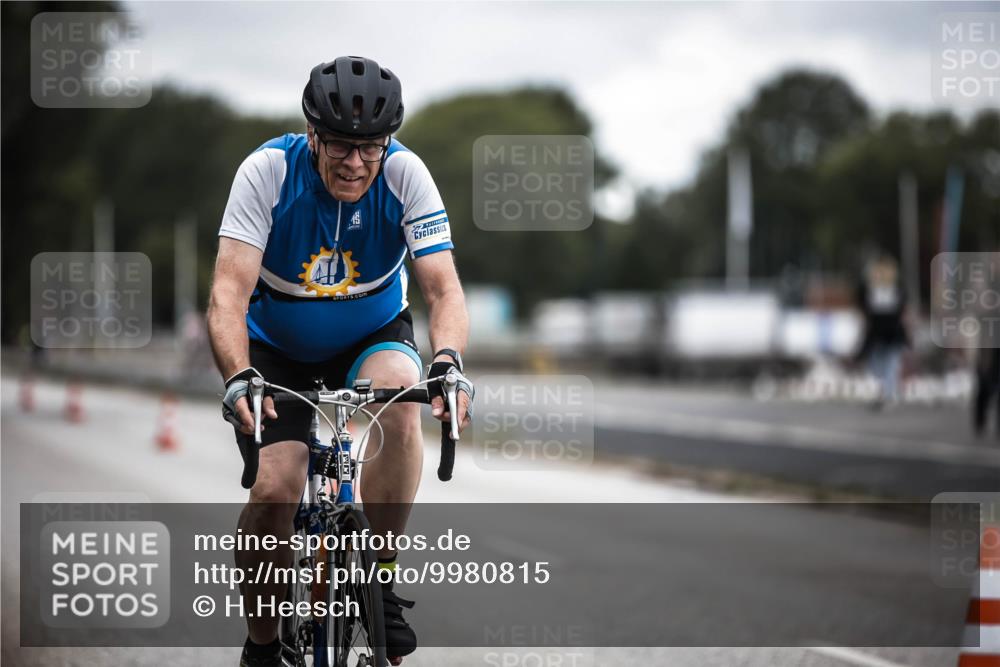 16.08.2026 - KN Förde Triathlon 2026 H.Heesch http://msf.ph/oto/9980815 16.08.2026 11:48:49 Radfahren 402, 415, 432 meine-sportfotos.de