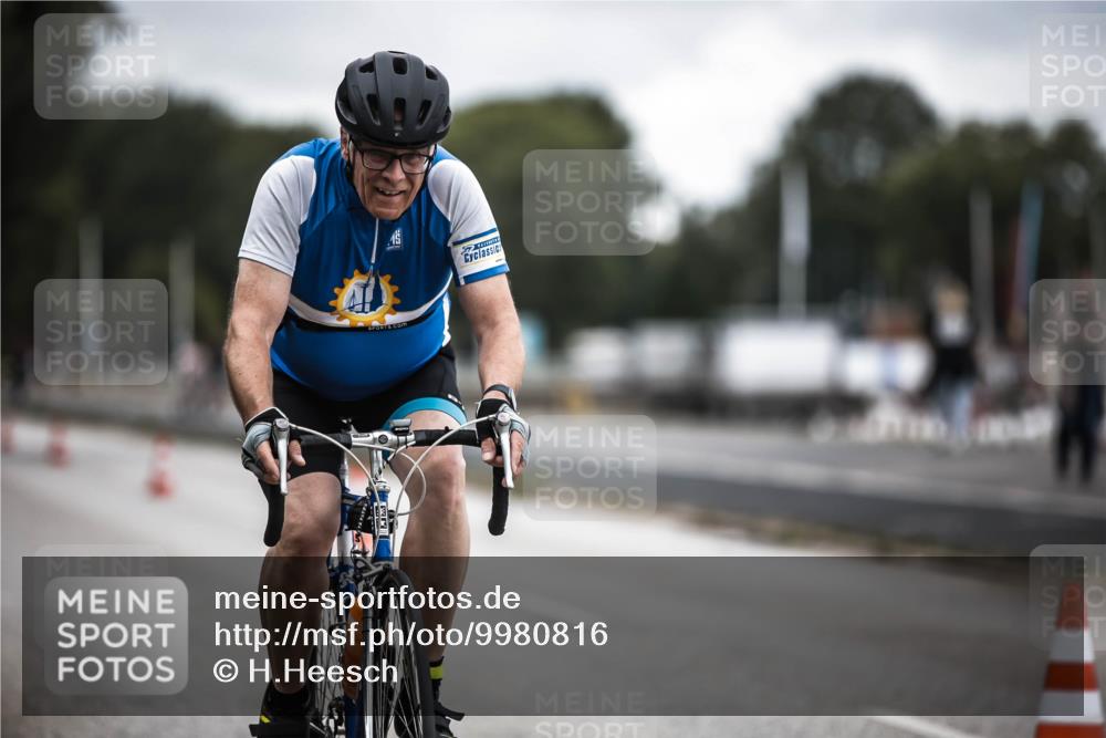 16.08.2026 - KN Förde Triathlon 2026 H.Heesch http://msf.ph/oto/9980816 16.08.2026 11:48:49 Radfahren 402, 415, 432 meine-sportfotos.de