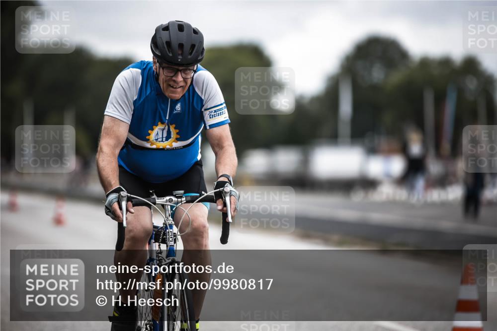 16.08.2026 - KN Förde Triathlon 2026 H.Heesch http://msf.ph/oto/9980817 16.08.2026 11:48:49 Radfahren 402, 415, 432 meine-sportfotos.de