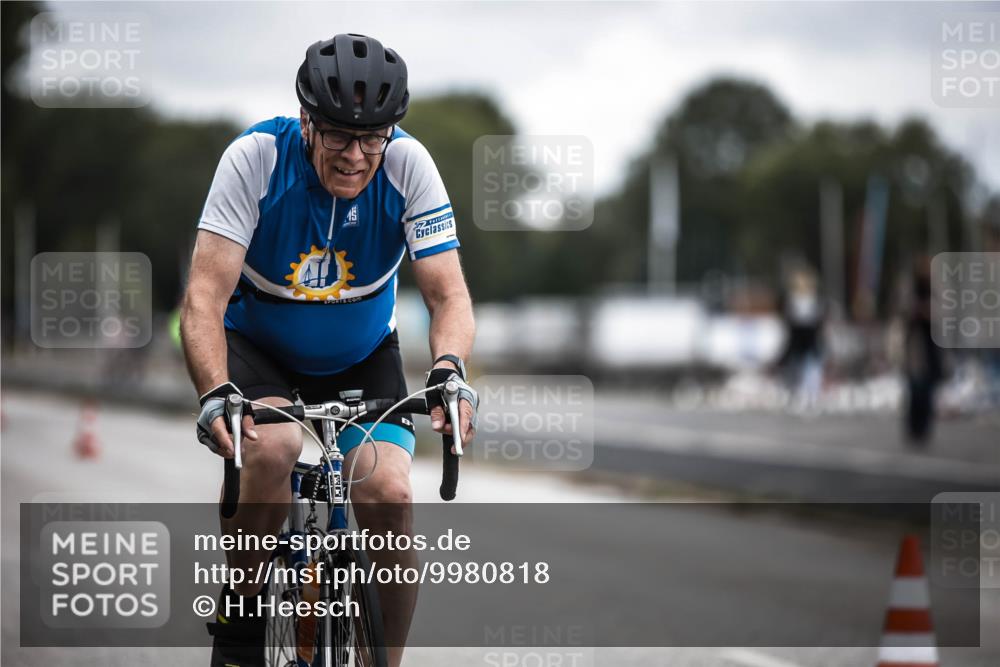 16.08.2026 - KN Förde Triathlon 2026 H.Heesch http://msf.ph/oto/9980818 16.08.2026 11:48:49 Radfahren 402, 415, 432 meine-sportfotos.de