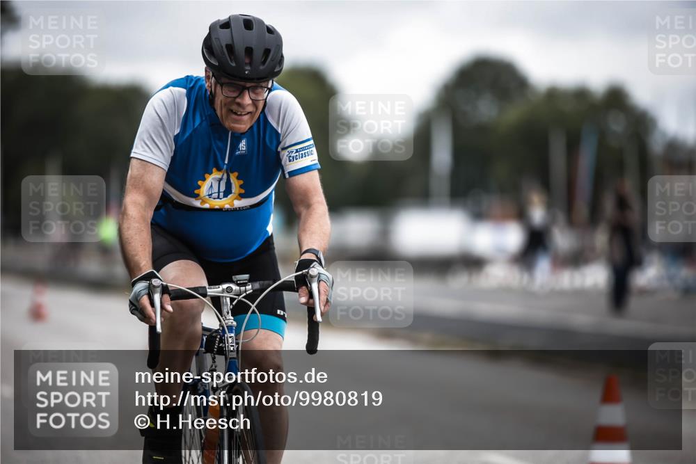 16.08.2026 - KN Förde Triathlon 2026 H.Heesch http://msf.ph/oto/9980819 16.08.2026 11:48:49 Radfahren 402, 415, 432 meine-sportfotos.de