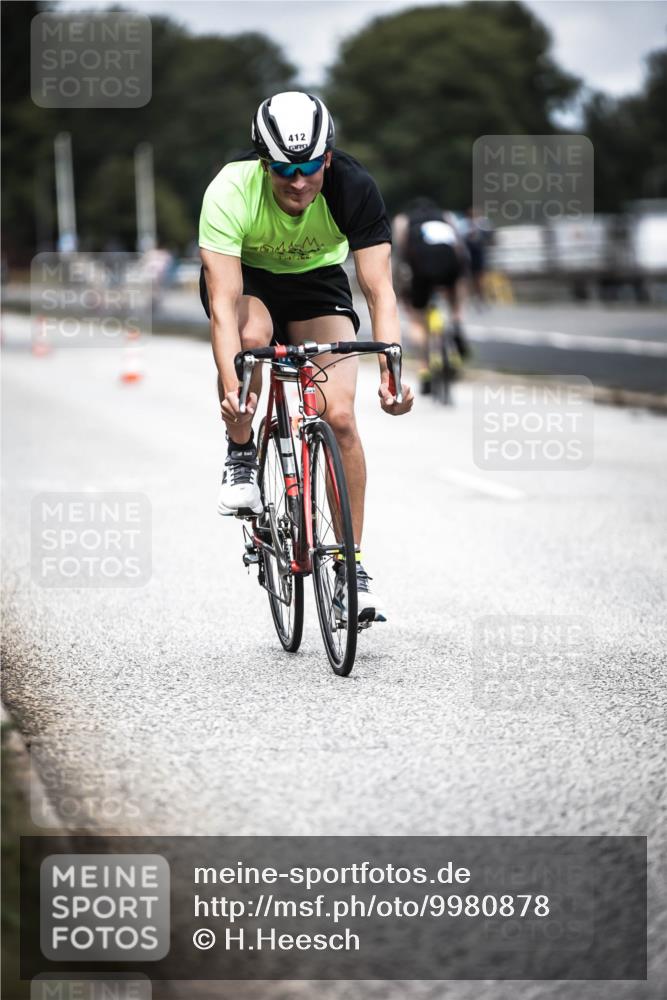 16.08.2026 - KN Förde Triathlon 2026 H.Heesch http://msf.ph/oto/9980878 16.08.2026 11:49:47 Radfahren 378, 416 meine-sportfotos.de