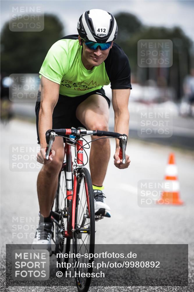 16.08.2026 - KN Förde Triathlon 2026 H.Heesch http://msf.ph/oto/9980892 16.08.2026 11:49:47 Radfahren 378, 416 meine-sportfotos.de