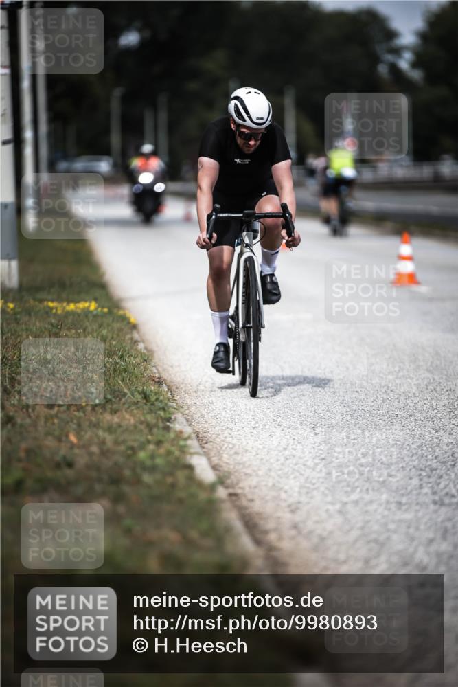 16.08.2026 - KN Förde Triathlon 2026 H.Heesch http://msf.ph/oto/9980893 16.08.2026 11:49:58 Radfahren  meine-sportfotos.de